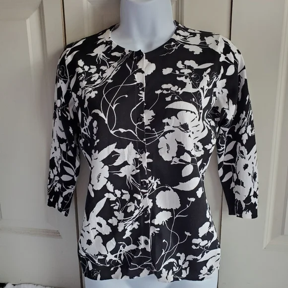 August Silk Black & White Floral Print Button Down Cardigan Size Small - Picture 2 of 14